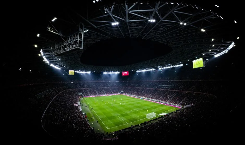 维斯塔潘蒙扎练习赛速度回升红牛升级包效果再验证（Sports）